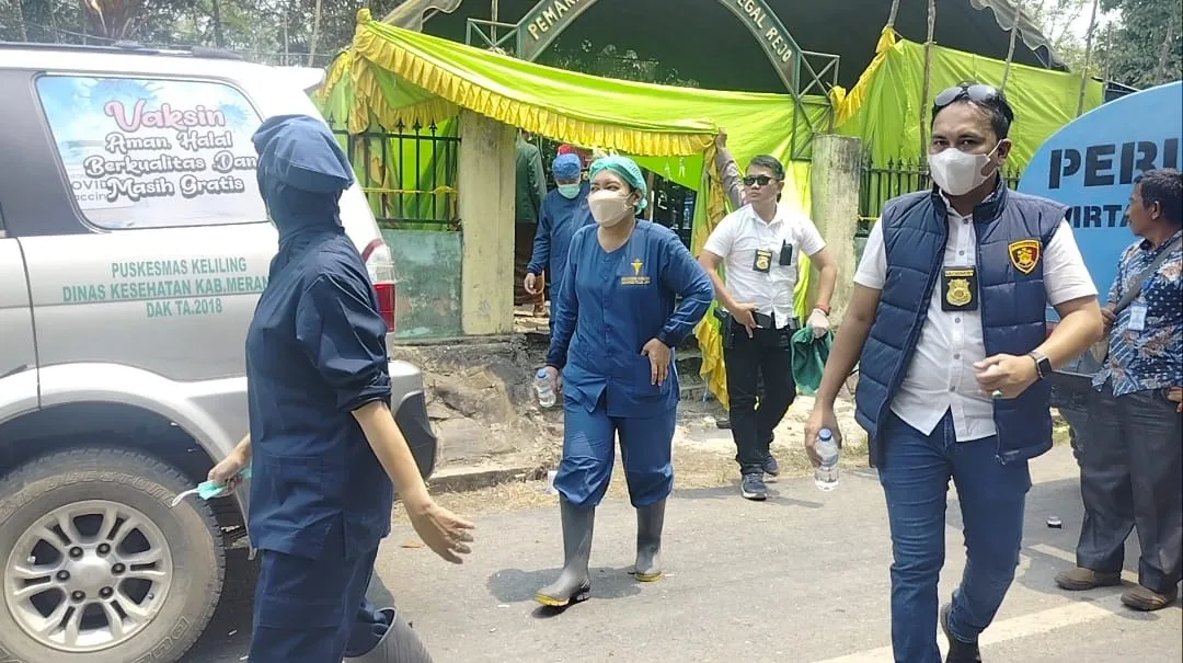 Tim Forensik Polda Jambi usai melakukan Ekshumasi pada jasad korban. (DETAIL/ist)