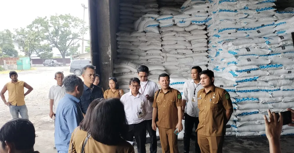 Proses peninjauan kilang padi oleh KPPU Kanwil I Sumbagut bersama Satgas Pangan.