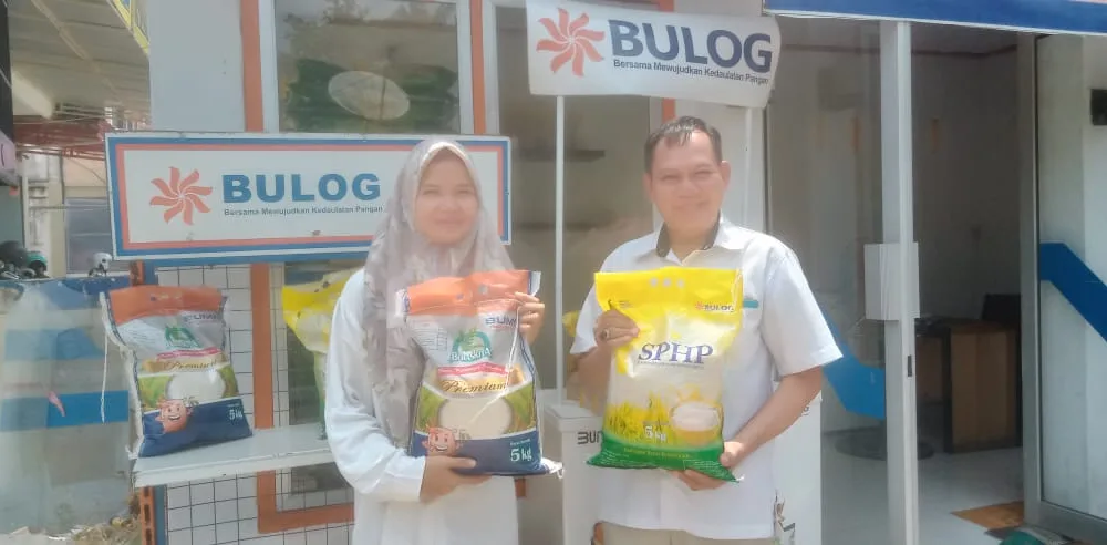 Beras produk Bulog yang beredar di masyarakat merupakan beras asli. (DETAIL/Daryanto)