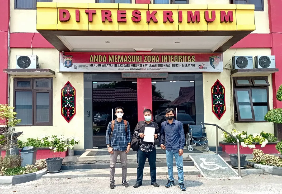 Direktur Eksekutif Walhi Kalteng, Direktur LBH Palangka Raya, Aktivis SOB.