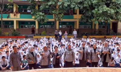 KAP Provinsi Jambi berfoto bersama Siswa/I SMPN 7 Kota Jambi usai kegiatan. (DETAIL/Juan)