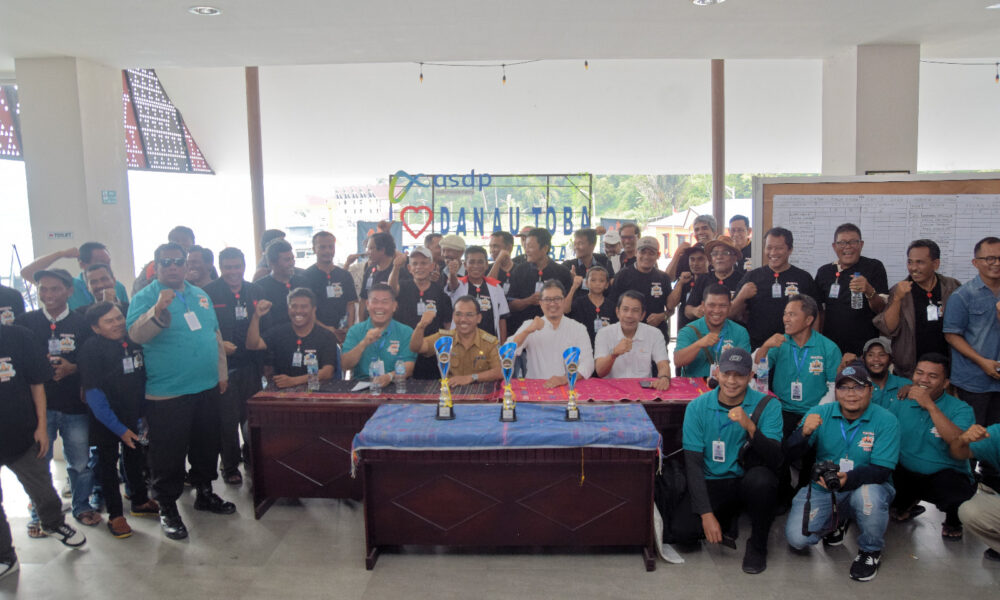 Teks Foto: Turnamen Catur di Kabupaten Toba yang didukung oleh Regal Springs Indonesia