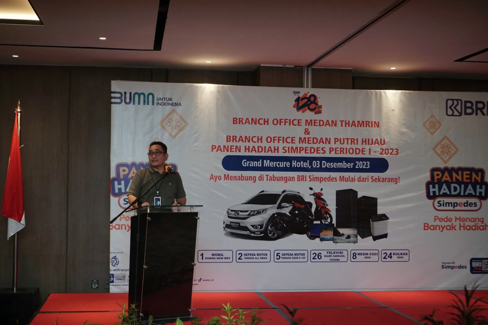 Tim BRI BO Medan Thamrin dan BRI Medan Putri Hijau dalam acara Panen Hadiah Simpedes (PHS) Periode 1 Tahun 2023, di Hotel Grand Mercure Medan, Minggu 3 Desember 2023.