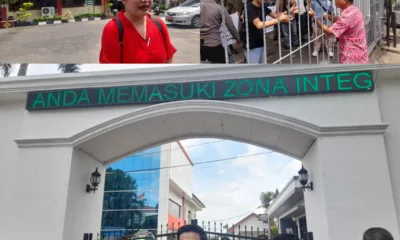 Istri pertama Tanoto Lim (kiri atas), demo di PN Jambi (kanan atas) demo di Kejari Jambi (bawah). (DETAIL/Juan)