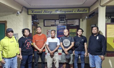 Dua pelaku pengeroyokan usai ditangkap polisi di kediamannya. (DETAIL/ist)