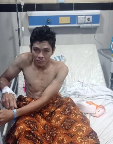Korban Keganasan Beruang Saat di RSUD Raden Mattaher Jambi dan Petugas Saat Memasang Perangkap Beruang di Lokasi Kejadian. (Detail.id/ist)