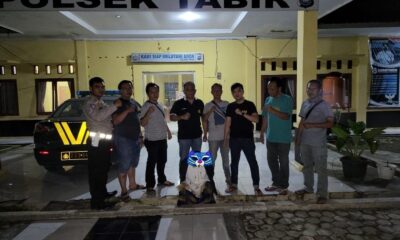 Pelaku usai diamankan polisi dari lokasi pelariannya. (DETAIL/ist)