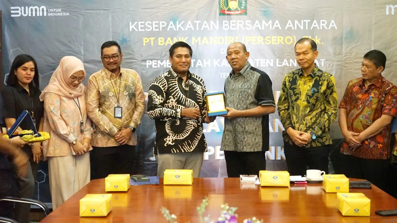 Pemkab Langkat dan PT Bank Mandiri Balai Kota Medan saling menjalin MoU, kemarin.