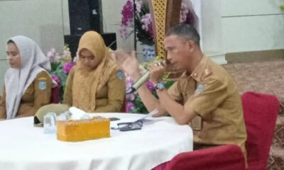 Asisten I Merangin, Sayuti saat memimpin mediasi 59 anggota Pol PP marah karena idak dihadiri Kasatpol PP Merangin, Shobraini. (DETAIL/ist)