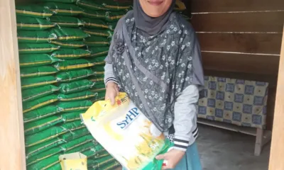 Warga masih bisa tersenyum saat beras SPHP tersedia di RPK, dengan harga terjangkau. (DETAIL/Daryanto)