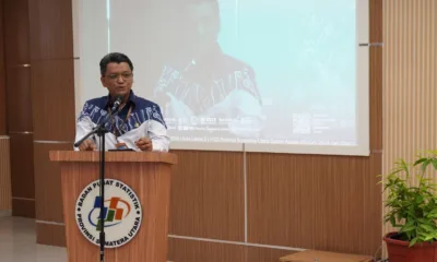 Kepala BPS Sumut, Nurul Hasanudin bersama perwakilan lintas sektoral di Sumatera Utara foto bersama di sela kegiatan FGD SUDA 2024 dan Standar Pelayanan Statistik Terpadu, di ruang Lt.5 Gedung BPS Sumut, Jl. Asrama Medan, beberapa waktu yang lalu. (DETAIL/ist)