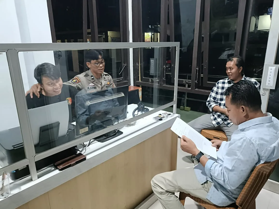 Pengacara HJ saat membuat Dumas ke Polres Merangin. (DETAIL/ist)