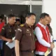 Kejatisu secara resmi menahan Kades Kesehatan Sumut, dr AMH, terkait pengadaan APD saat Covid-19.