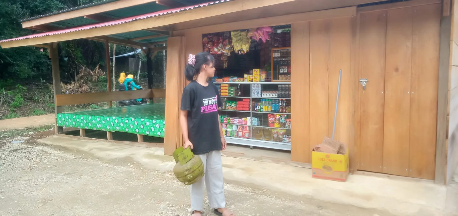 Sulitnya mendapat gas elpiji 3 kg dikeluhkan banyak ibu rumah tangga. (DETAIL/Daryanto)