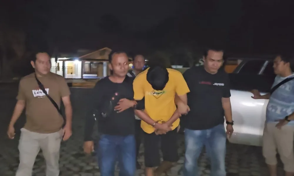 Pelaku curas saat diamankan Reskrim Polsek Tabir. (DETAIL/ist)