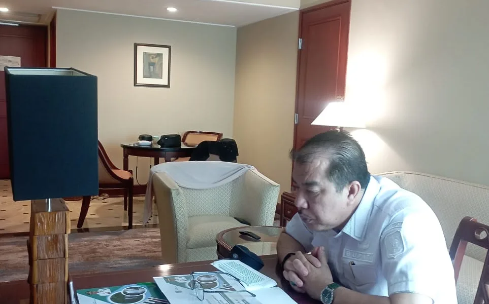 Pj Bupati Merangin, Mukti Said saat mengikuti zoom meeting dengan Kemendagri. (DETAIL/ist)