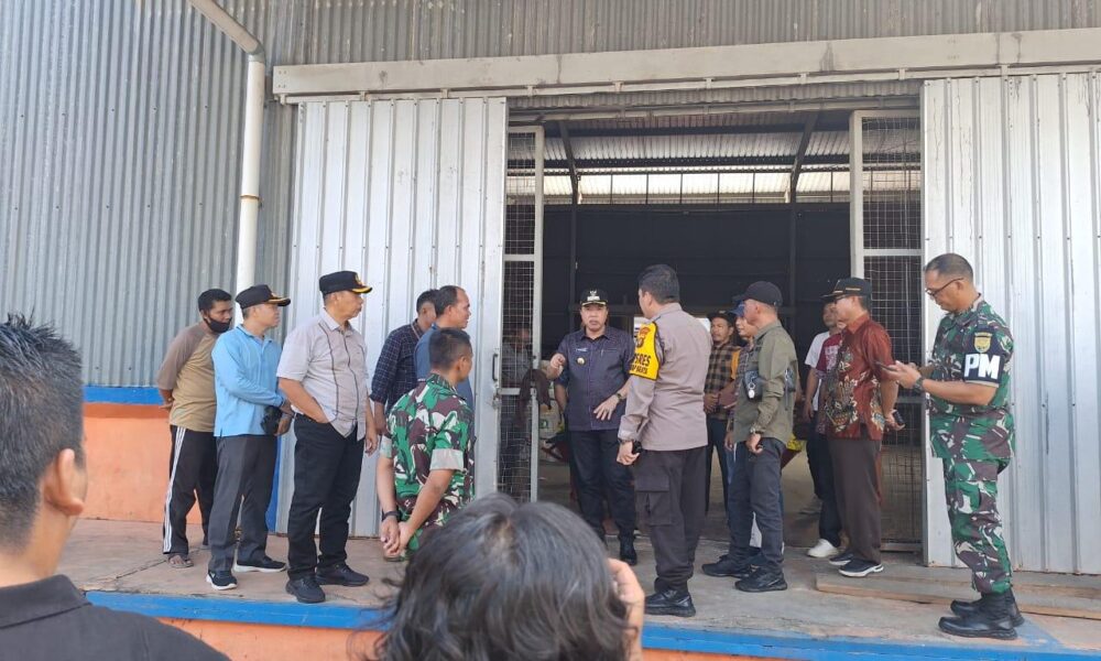 PJ Bupati Merangin bersama Forkompinda mengecek RSUD dan gudang Bulog sebagai lokasi lawatan Presiden Jokowi di Merangin. (DETAIL/ist)