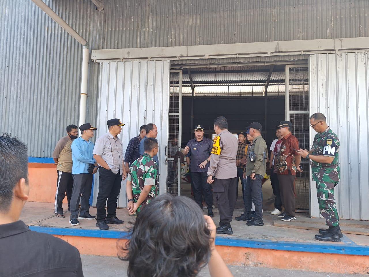 PJ Bupati Merangin bersama Forkompinda mengecek RSUD dan gudang Bulog sebagai lokasi lawatan Presiden Jokowi di Merangin. (DETAIL/ist)