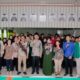 Para mahasiswa FSH UINSU berfoto bersama Kepala KPPU Kanwil I Sumbagut, Ridho Pamungkas.
