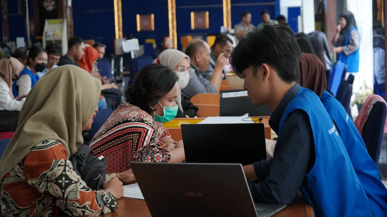 Proses pelaporan pajak di Kanwil DJP Sumut I beberapa waktu yang lalu. (Dok. DJP Sumut I)