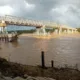Jembatan pelayangan Muara Tembesi. (Ist)