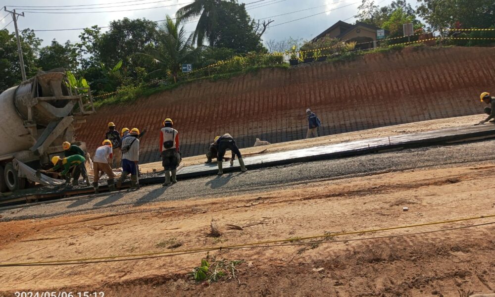 Pekerjaan proyek jalan tol trans sumatera seksi 3 Bayung Lencir - Tempino. (DETAIL/Juan)