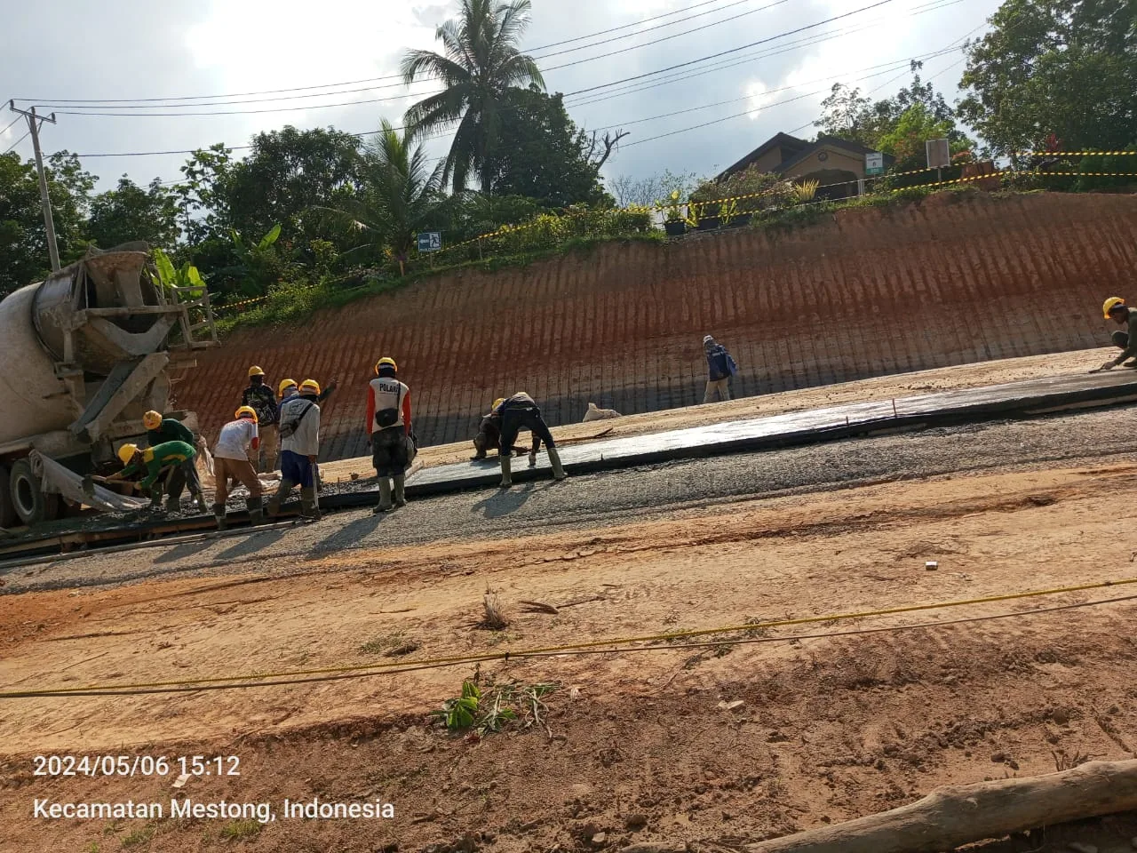 Pekerjaan proyek jalan tol trans sumatera seksi 3 Bayung Lencir - Tempino. (DETAIL/Juan)