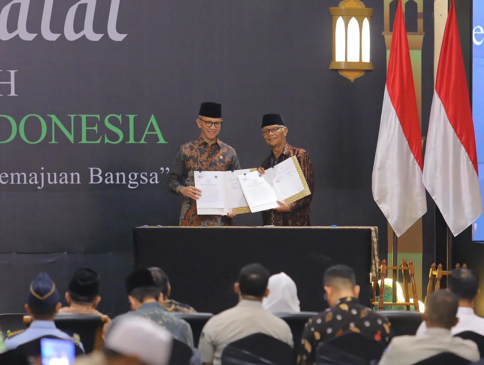 OJK dan MUI tandatangani kerjasama terkait keuangan syariah.