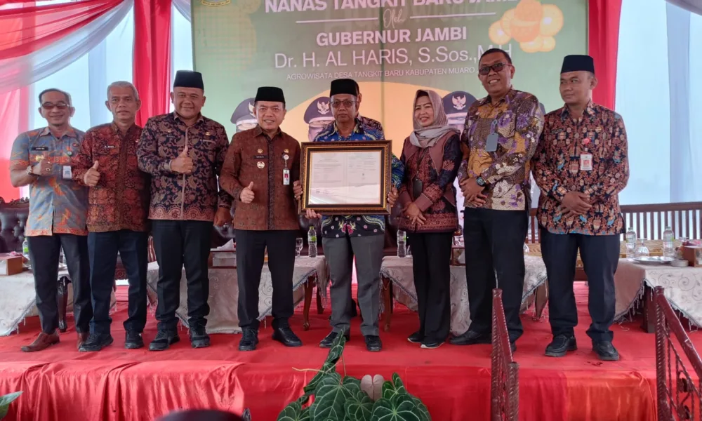 Sertifikat Indikasi Geografis (IG) Nanas Tangkit Baru Jambi ini diserahkan langsung Gubernur Al Haris. (ist)