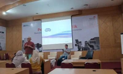 Wicaksono saat memberikan pelatihan pemanfaatan teknologi Chat GPT kepada para wartawan dalam sebuah pelatihan yang digelar Telkom Indonesia. (ist)