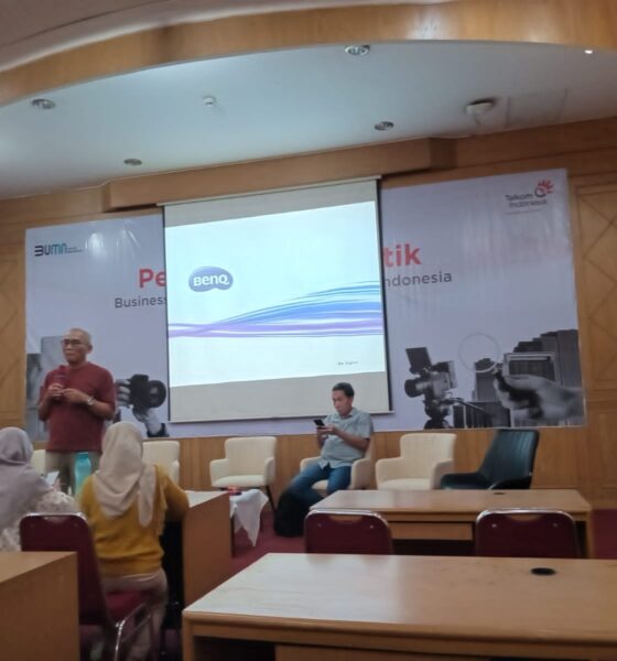 Wicaksono saat memberikan pelatihan pemanfaatan teknologi Chat GPT kepada para wartawan dalam sebuah pelatihan yang digelar Telkom Indonesia. (ist)