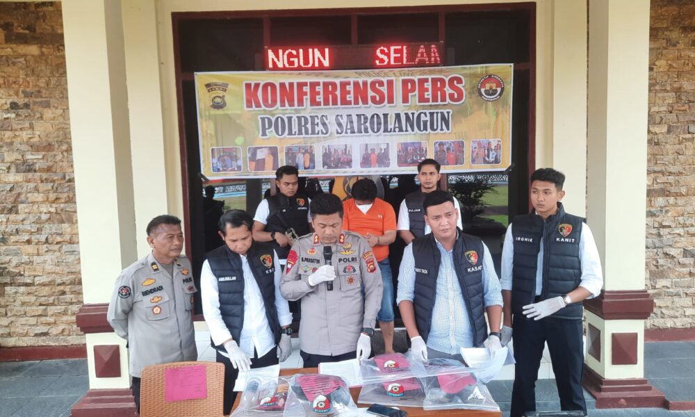 Kapolres Sarolangun, AKPB Budi Prasetya bersama jajaran Reskrim saat memimpin ungkap kasus. (ist)