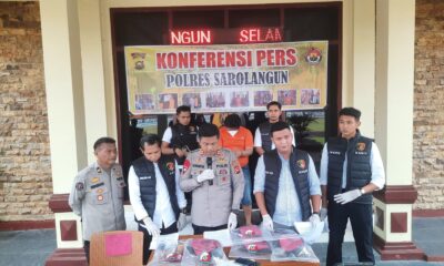Kapolres Sarolangun, AKPB Budi Prasetya bersama jajaran Reskrim saat memimpin ungkap kasus. (ist)