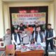 Kapolres Sarolangun, AKPB Budi Prasetya bersama jajaran Reskrim saat memimpin ungkap kasus. (ist)
