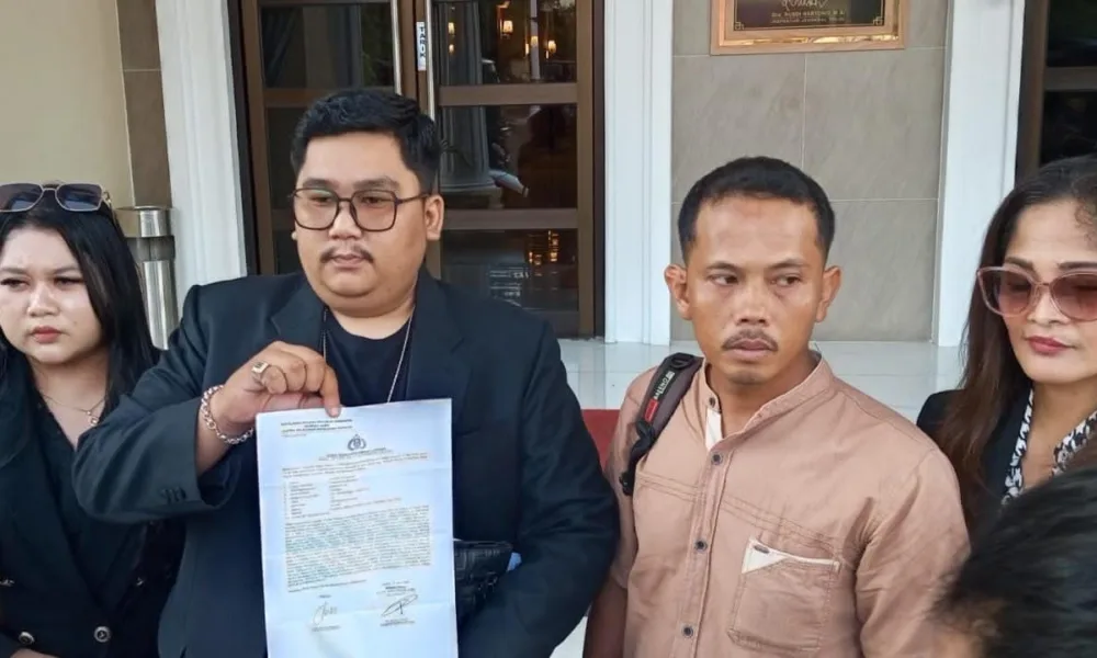 Salim Harahap bersama kuasa hukumnya dari Tim Hotman 911. (DETAIL/Juan)