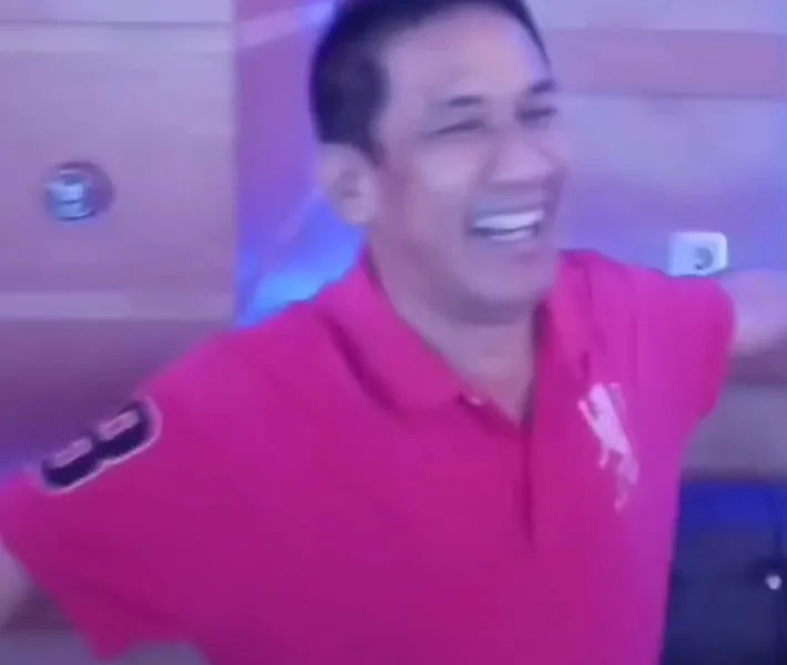 Tangkapan layar Waka DPRD Tebo sedang asyik di tempat hiburan malam. (ist)