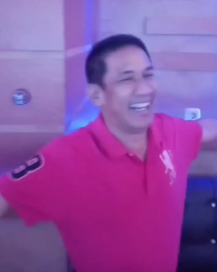 Tangkapan layar Waka DPRD Tebo sedang asyik di tempat hiburan malam. (ist)