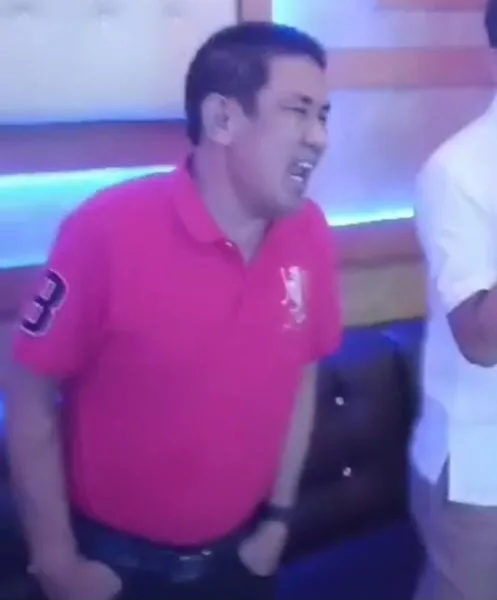 Tangkapan layar video karaokean Waka DPRD Tebo Syamsurizal alias Iday. (ist)