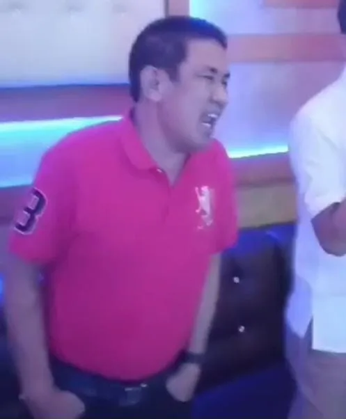 Tangkapan layar video karaokean Waka DPRD Tebo Syamsurizal alias Iday. (ist)