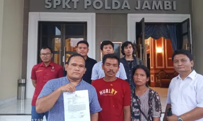 Keluarga korban bersama kuasa hukumnya usai bikin laporan di Polda Jambi. (DETAIL/Juan)