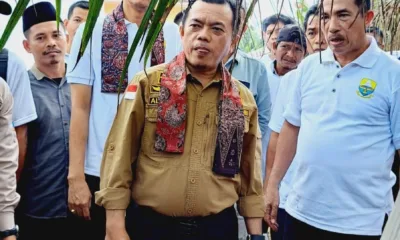 Gubernur Al Haris bersama Kadis Perkebunan, Agusrizal. (ist)