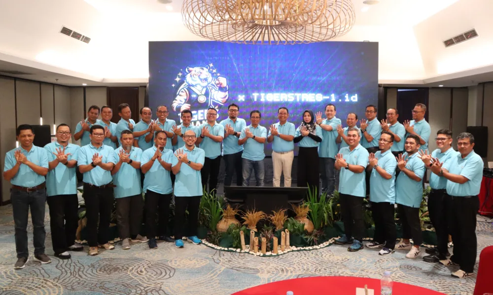 Peserta Rapim Telkom Indonesia Regional 1 Sumatera menggelar acara foto bersama. (ist)