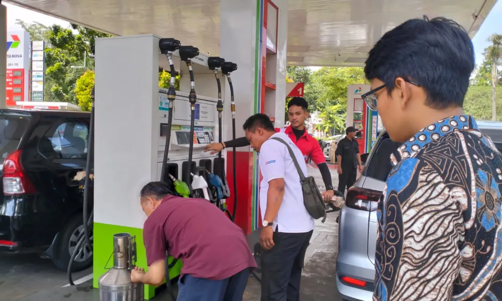 Proses sidak di salah satu SPBU di Kota Medan, Jumat pagi, Juni 2024. (ist/KPPU)