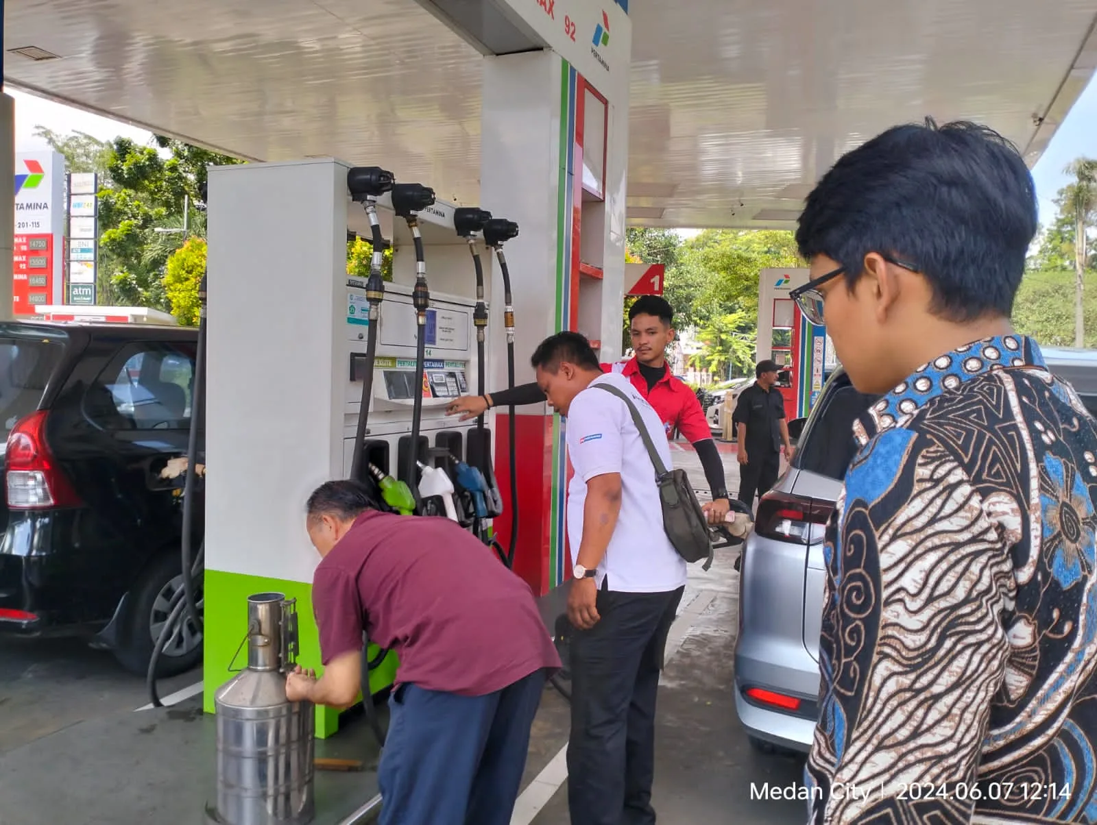 Proses sidak di salah satu SPBU di Kota Medan, Jumat pagi, Juni 2024. (ist/KPPU)