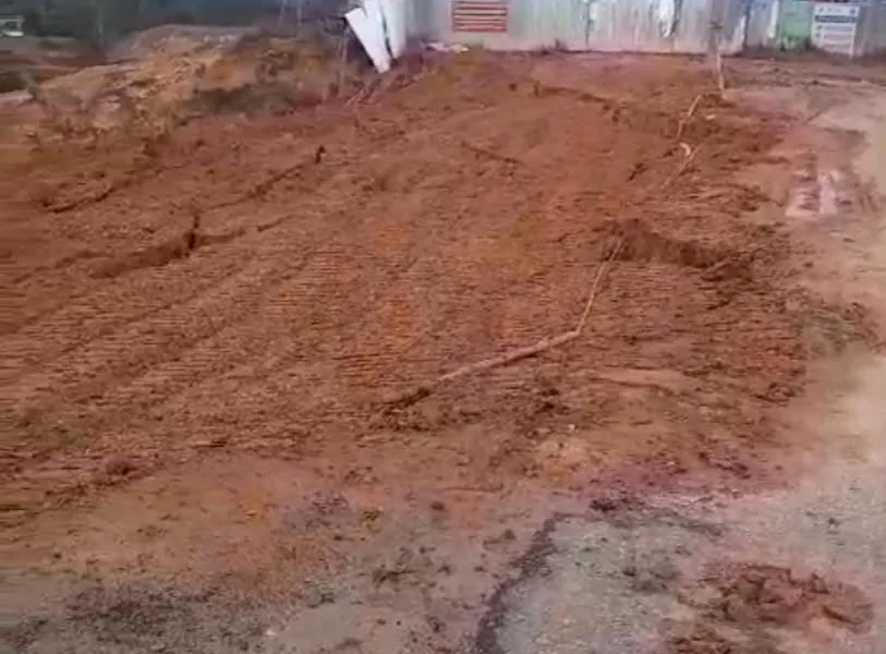 Kondisi tanah longsor akibat aktivitas tambang batubara milik PT HSBB (ist)