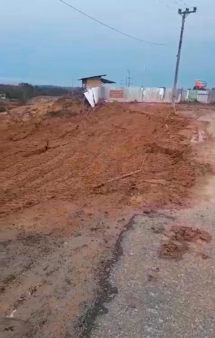 Kondisi tanah longsor akibat aktivitas tambang batubara milik PT HSBB (ist)