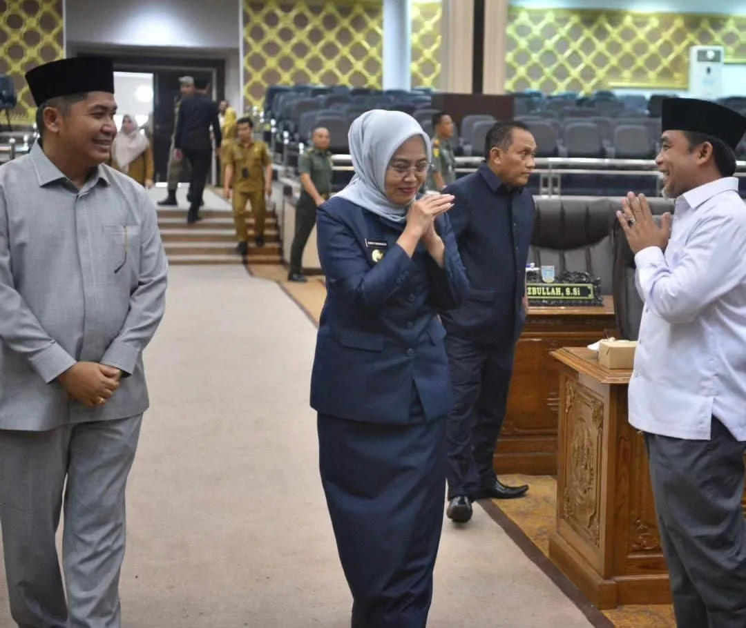 Pj Wali Kota Jambi menghadiri sidang paripurna di Ruang Swarna Bumi DPRD Kota Jambi (ist)