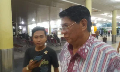 Wakil Ketua DPRD Provinsi Jambi Burhanuddin Mahir (kanan) diwawancara wartawan. (DETAIL/Juan)