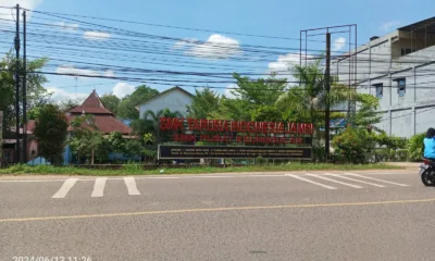 Tampak depan SMK Taruna Indonesia Jambi. (DETAIL/Juan)