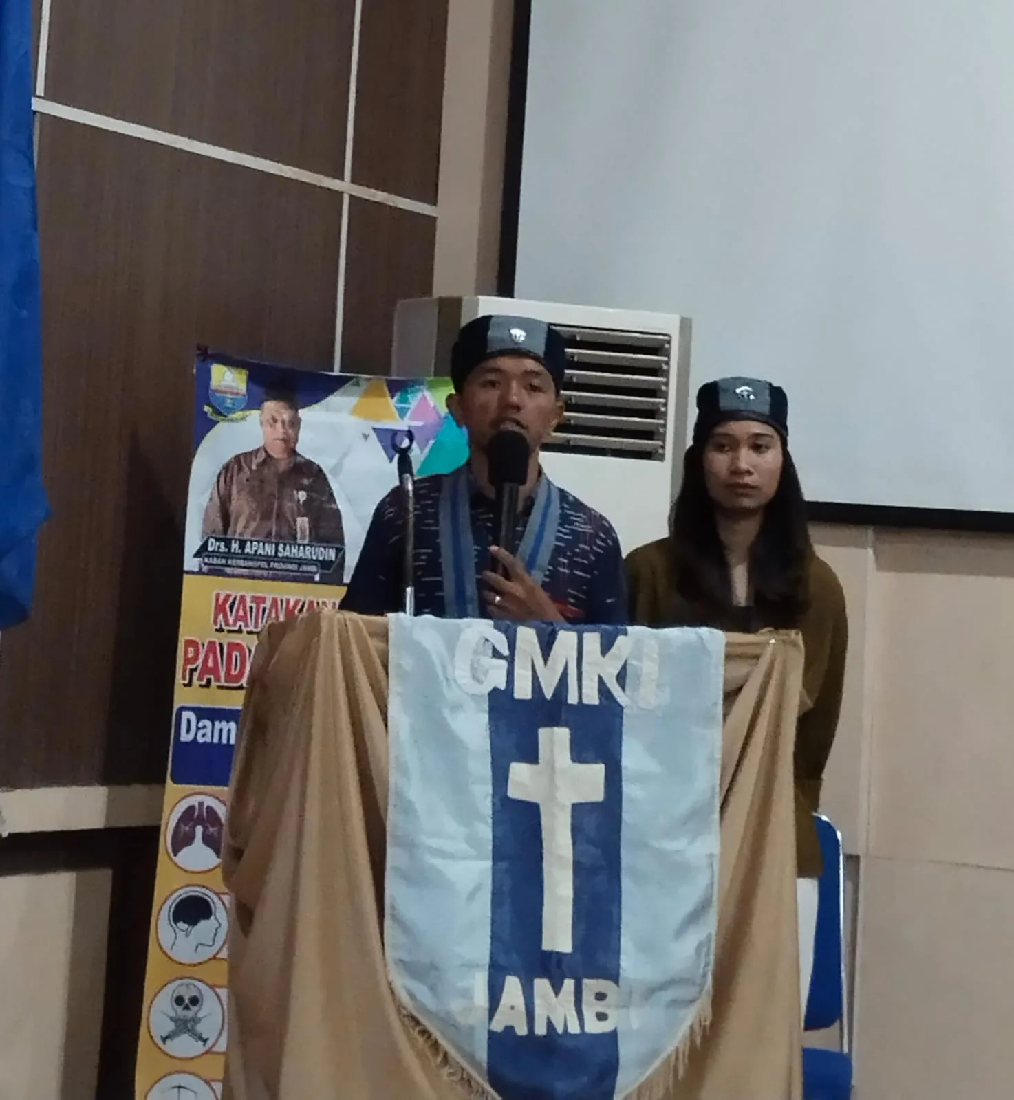 Ketua Cabang GMKI Jambi Andri Siregar saat menyampaikan kata sambutan (DETAIL/Jorgi)